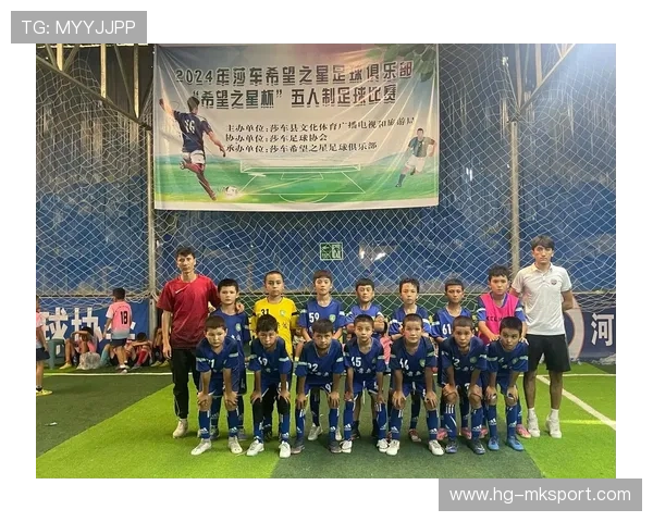 足球联赛在青训扶持中提供财政补助与设施支持帮助基层俱乐部，足球青训项目