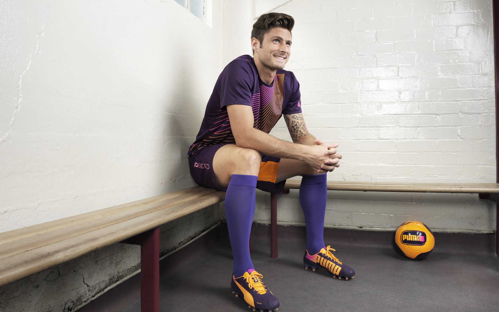 九游娱乐-“胡利安·门德斯：全能球员的崛起，助力阿根廷美洲狮队未来走向巅峰”